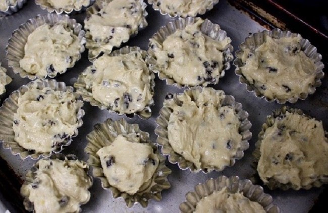 Cake molds with uncooked Queen Cake batter.