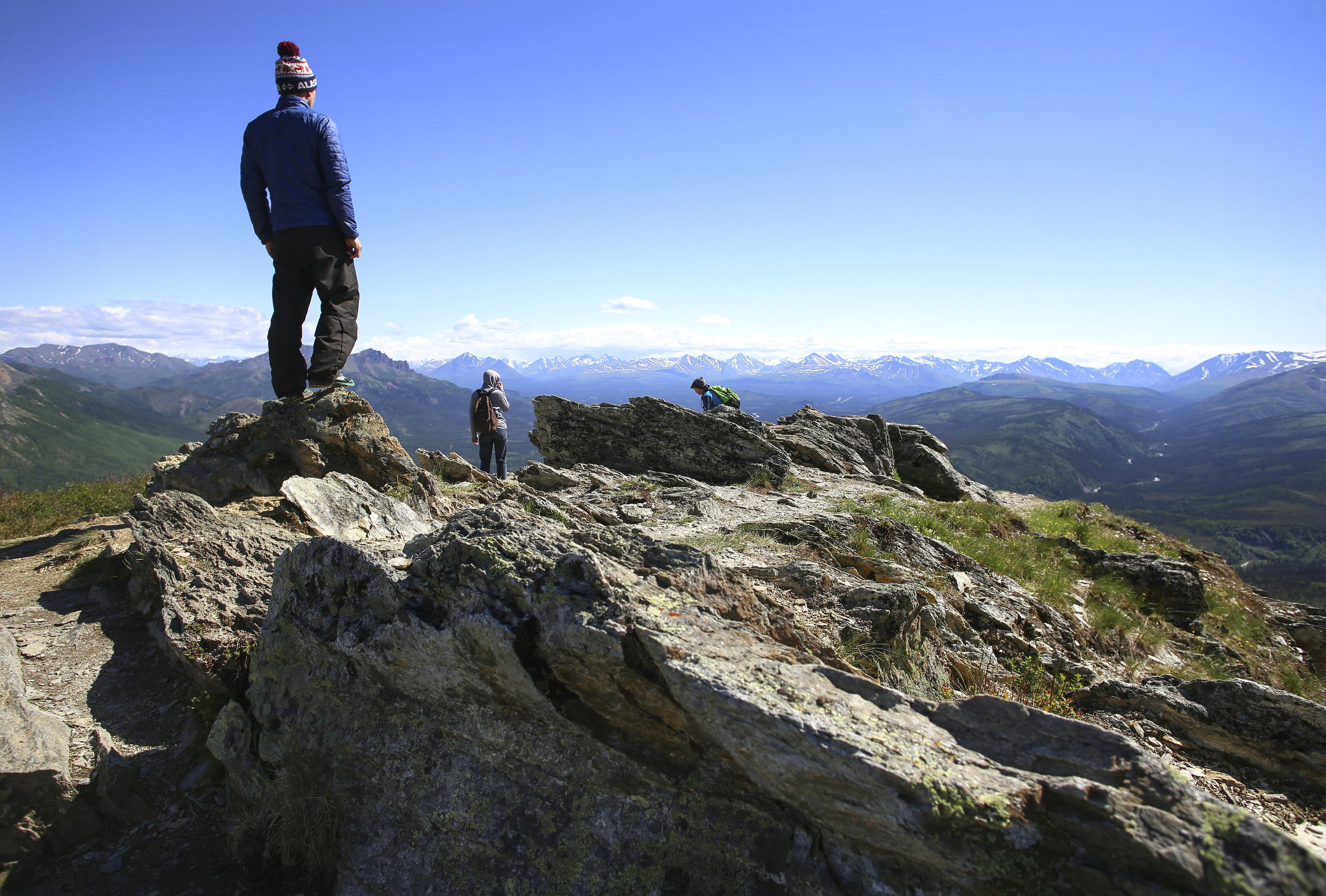 Visitors at the overlook on Mount Healy Trail and Denali National Park.