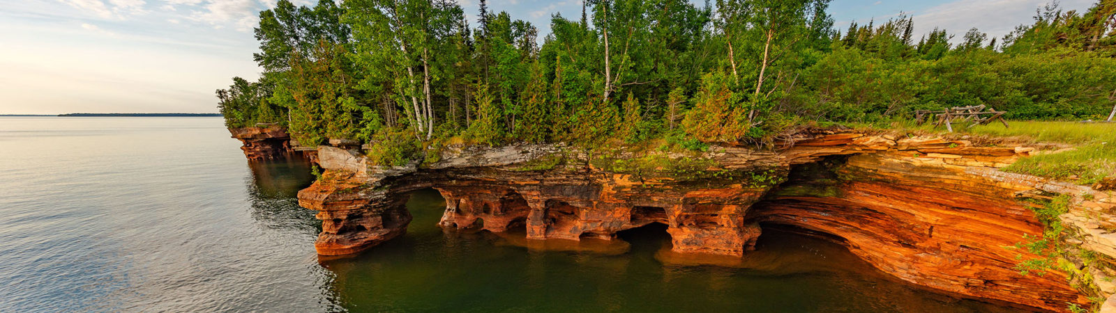 are dogs allowed on apostle islands