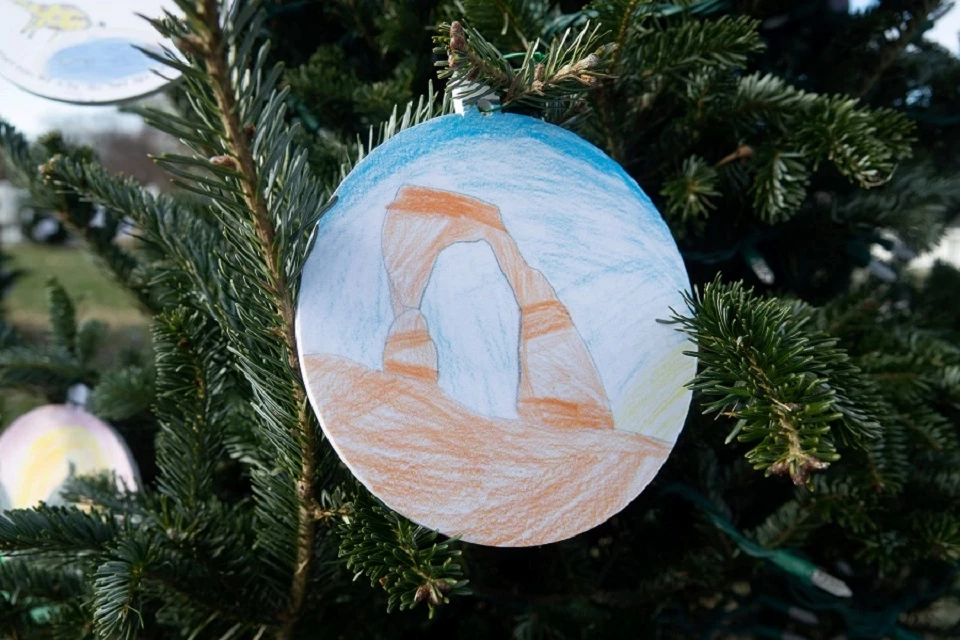 Arches National Christmas Tree 2021 - 2 ornament with a drawing of an arch from the arches. The ornament is hanging from christmas tree