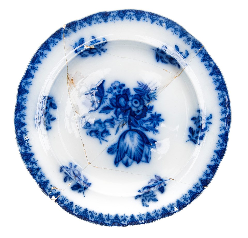 Round transfer printed plate, white with a dark blue pattern. The blue pattern bleeds into the white slightly to create the "flow" effect.