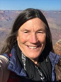 Photo author portrait woman with long dark hair