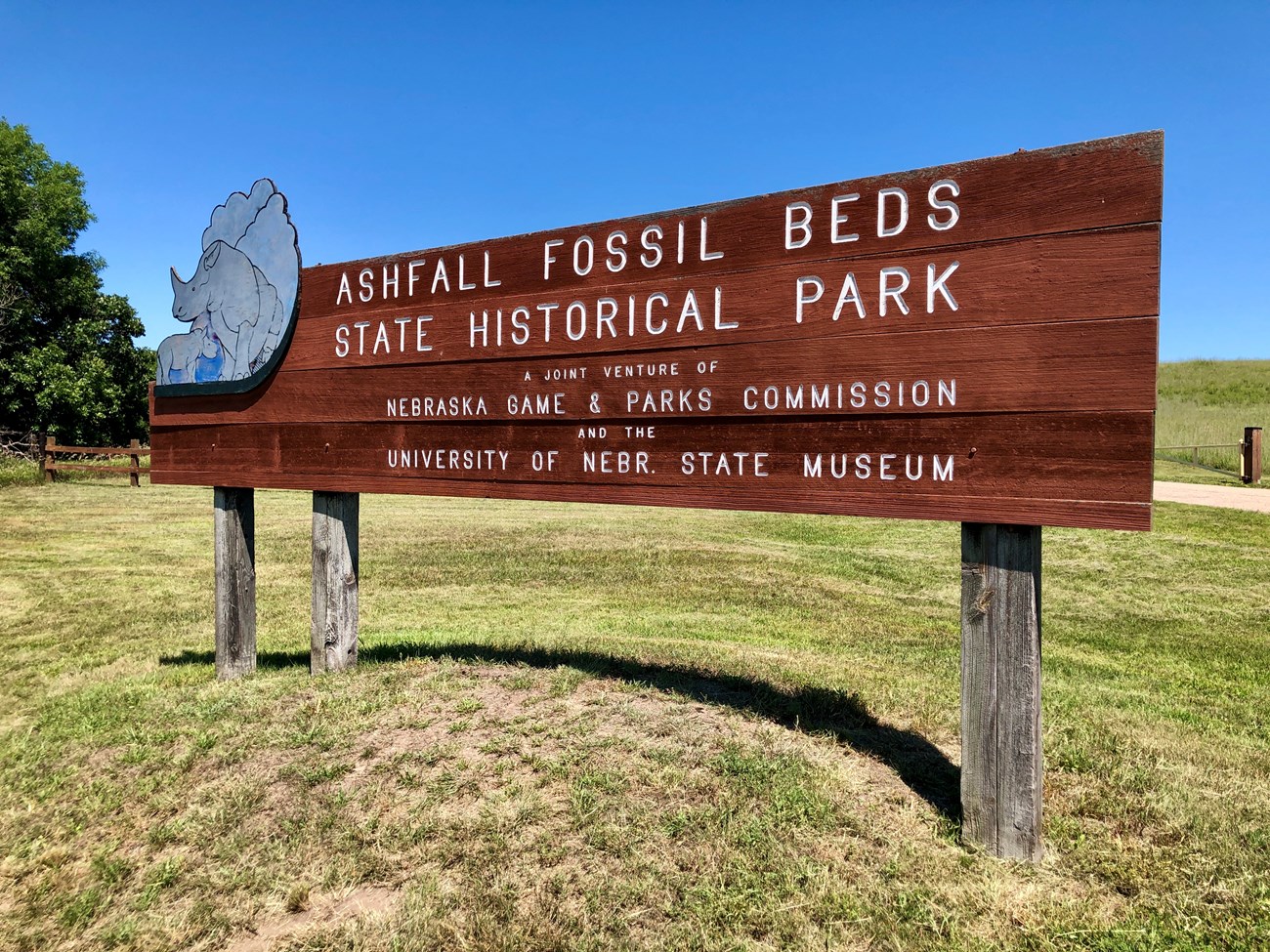 photo of Ashfall Fossil Beds entrance sign