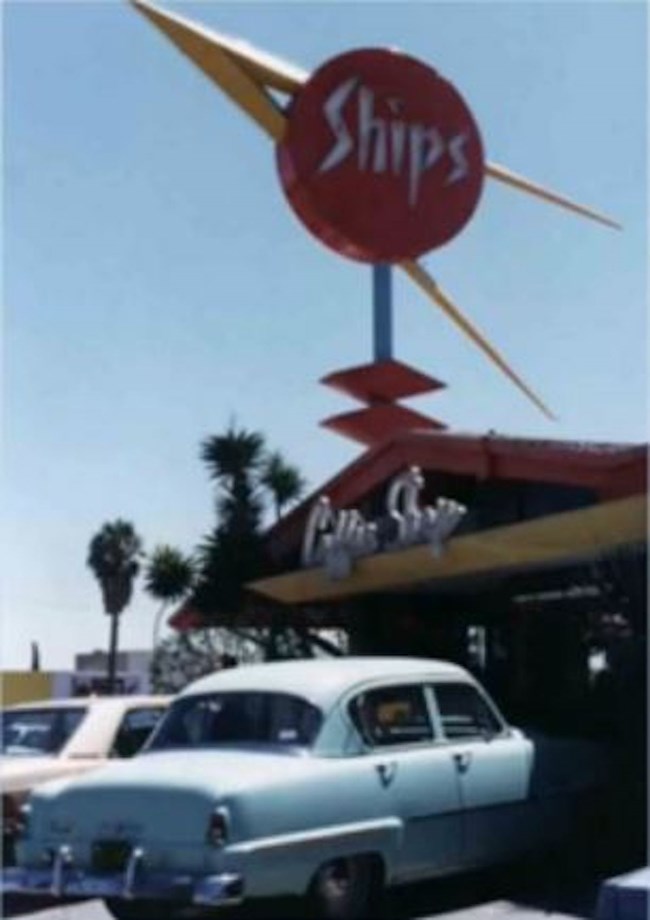Example of a Googie.