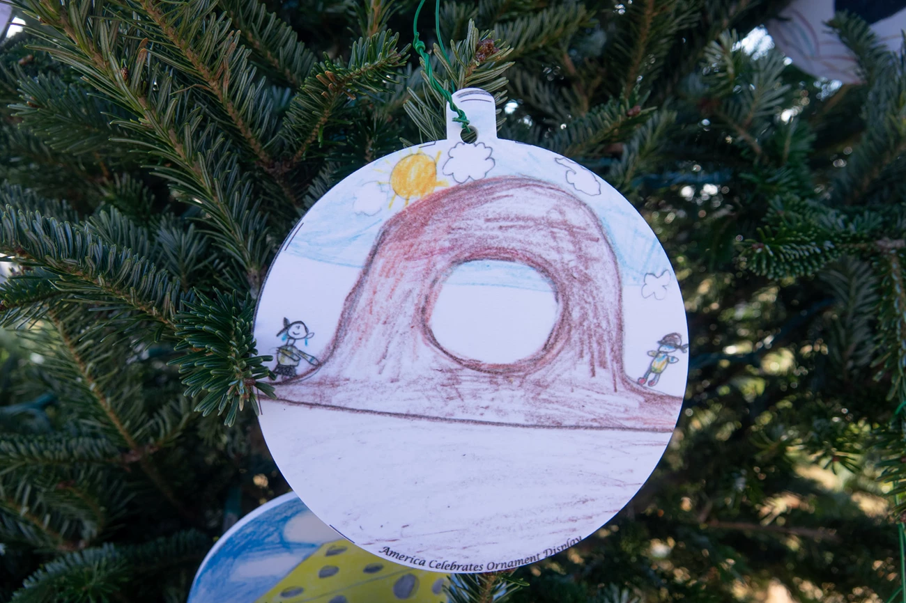 rainbow bridge national christmas tree 2021 - 2 ornament with drawing of the arch at rainbow bridge national park. The ornament is hanging from christmas tree