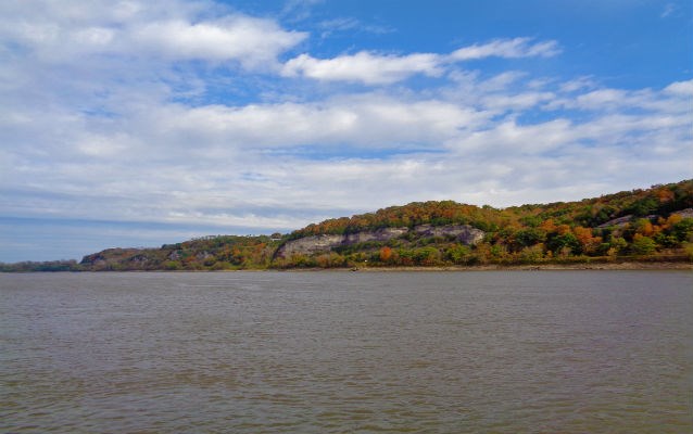 1085.0 bluff near a river
