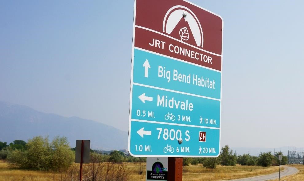 The National Park Service – Rivers, Trails and Conservation Assistance program helped install new signage to guide users along the parkway. Photo courtesy of Margaret Gach, National Park Service.