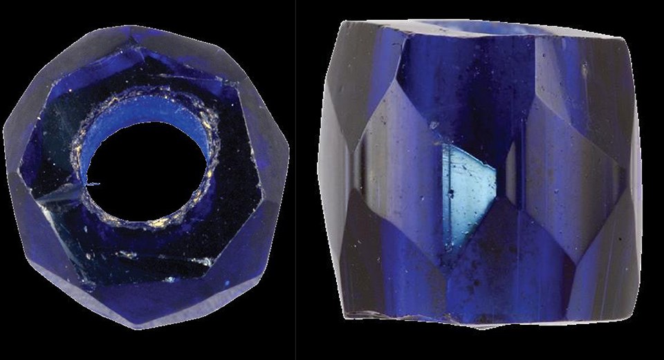 FOVA 36583 End and side view of a dark blue transparent bead.