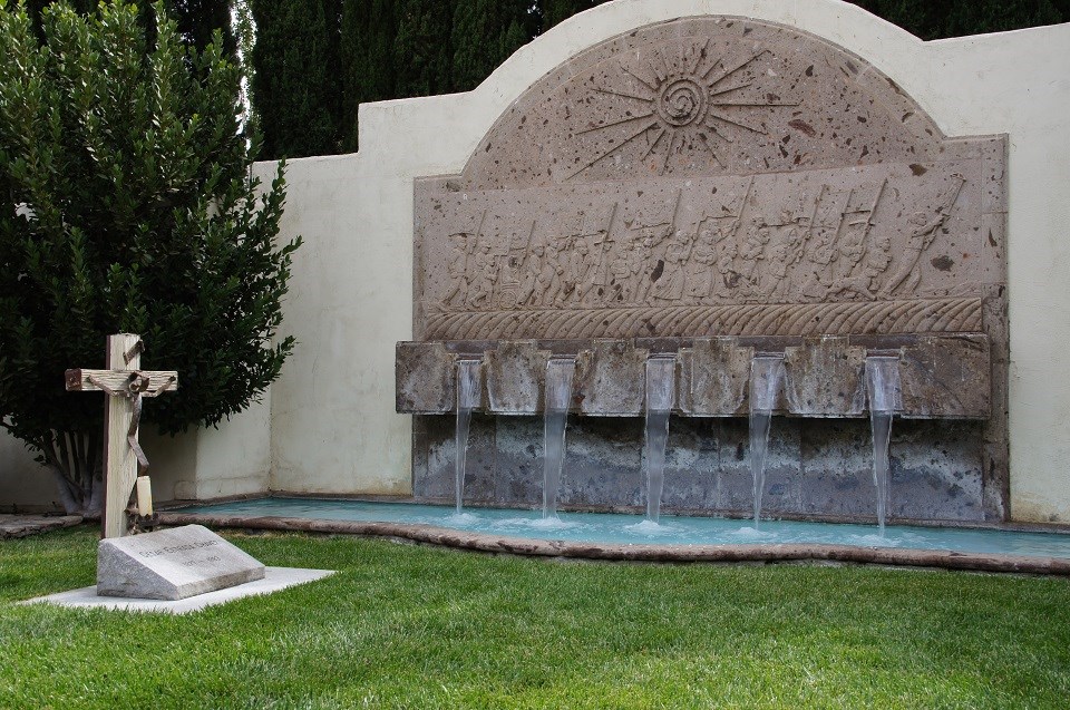 cesar chavez grave