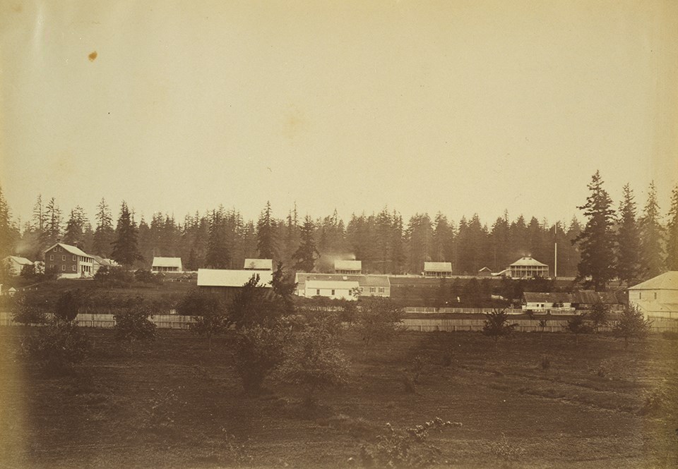 Photo of buildings at Fort Vancouver in 1859
