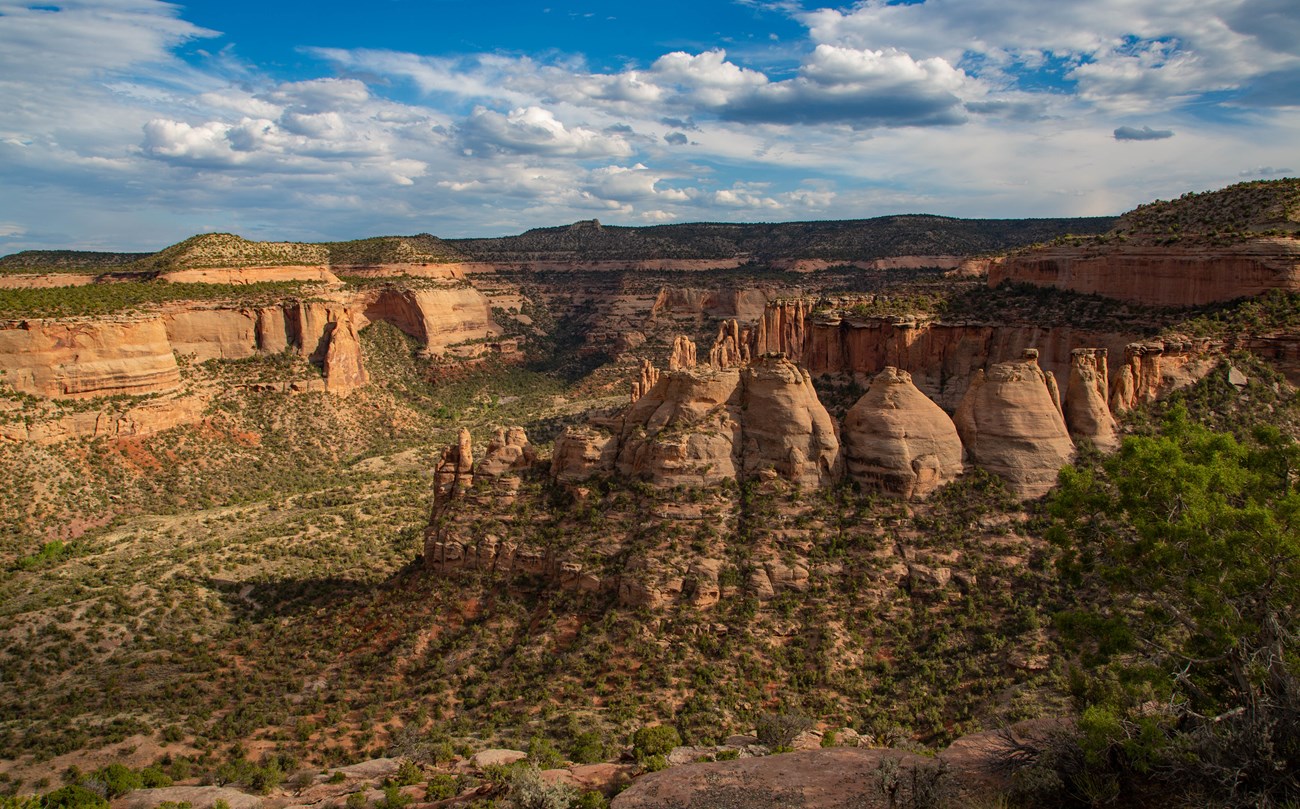 colorado national monument_serpents trail 8 landscape photo coch oven rock formations