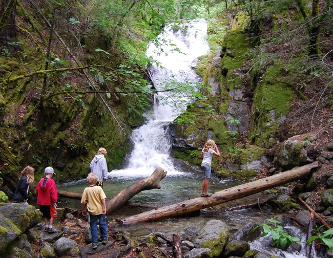 gri-photo-whis visitors at waterfall
