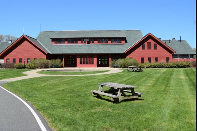 rear view of I 295 Visitor Center