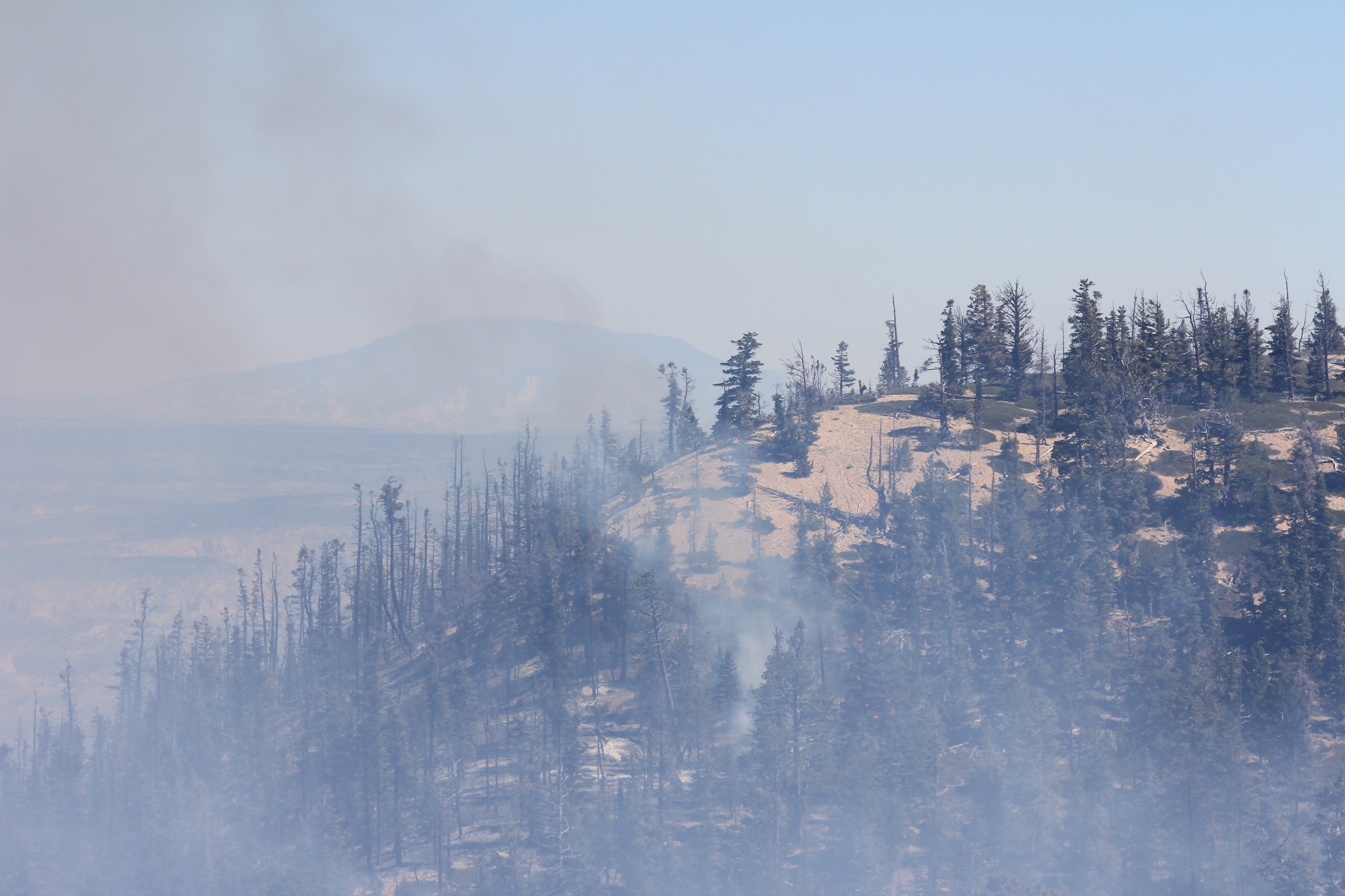 Smoke chokes Bryce Canyon National Park as Utah wildfire scorches 3,000  acres