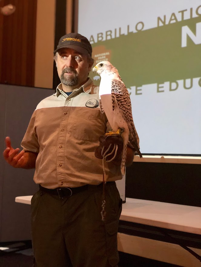 With a Gyrfalcon (Falco rusticolus) in hand, Naturally Speaking lecturer Charles Gailband speaks to attendees about the bird’s lifestyle and adaptations.