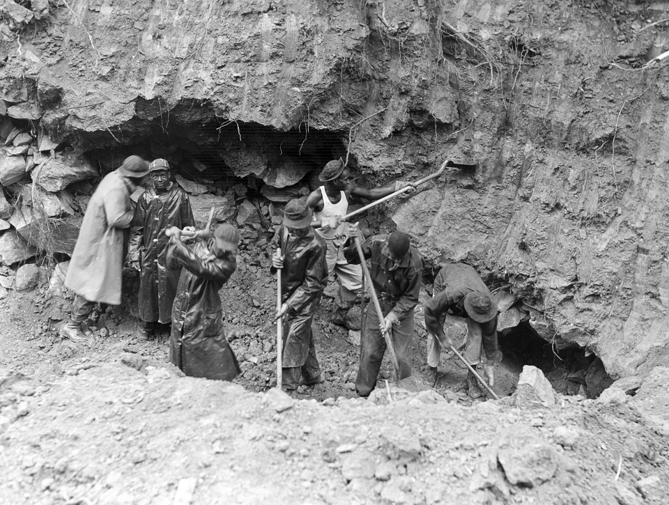 Members of the Civilian Conservation Corps repairing a section of the towpath of the C&O Canal. Members of the Civilian Conservation Corps repairing a section of the towpath of the C&O Canal.
