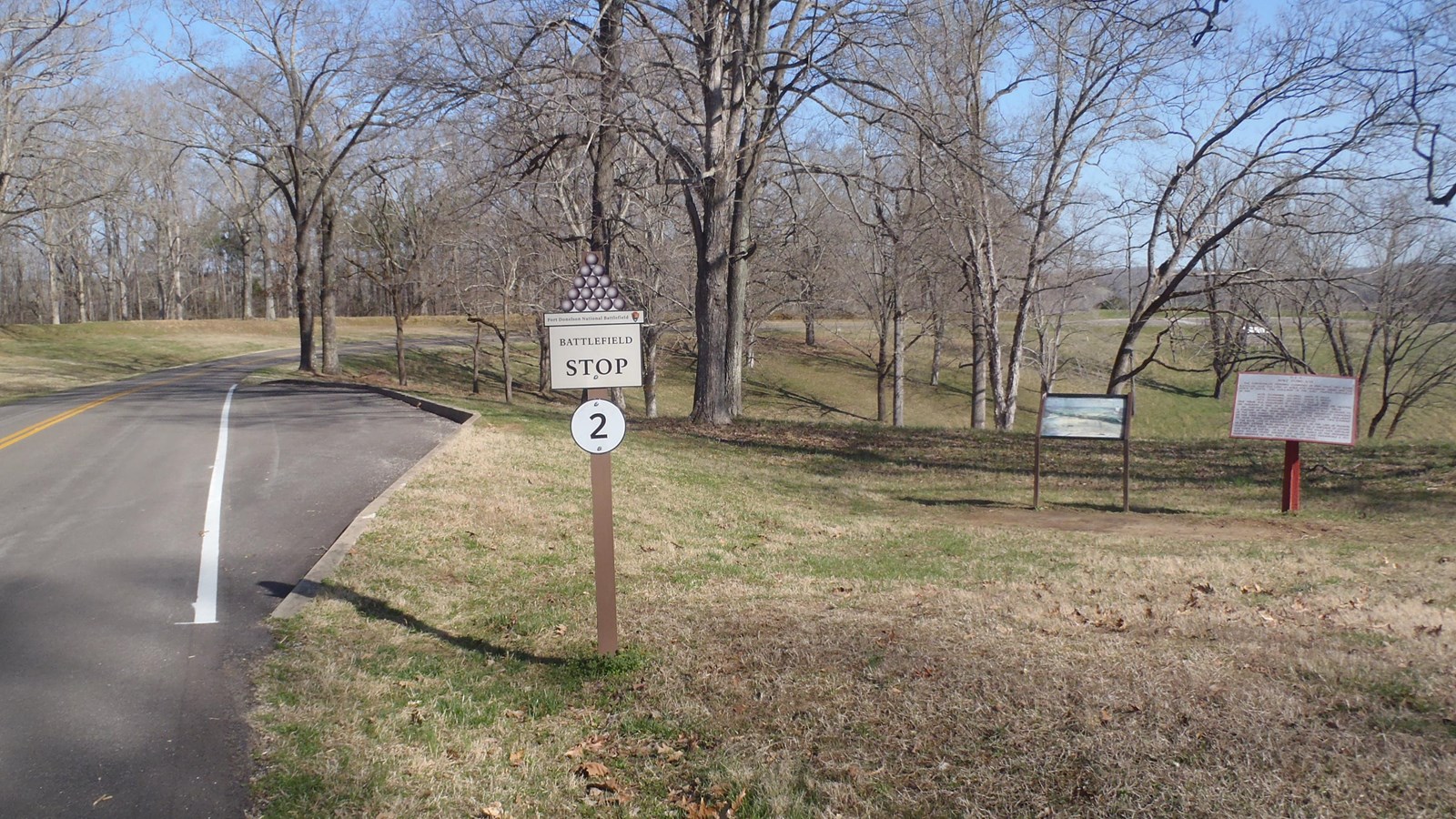 directional, tour route sign to Fort Donelson