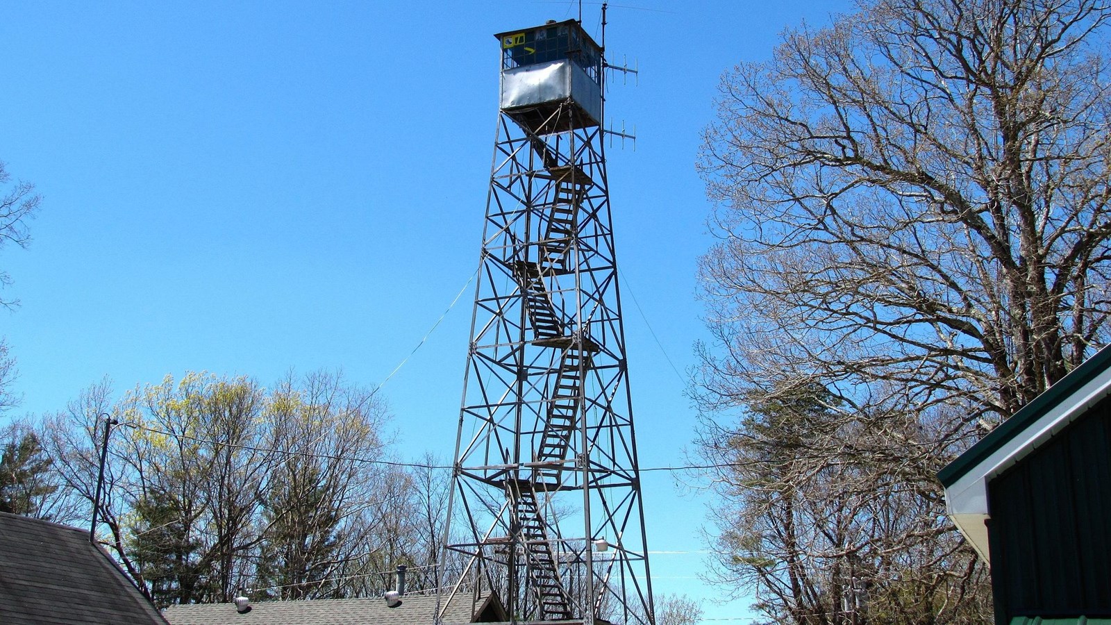 Image of a tall, metal structure with a small enclosure at the top for fire lookout.