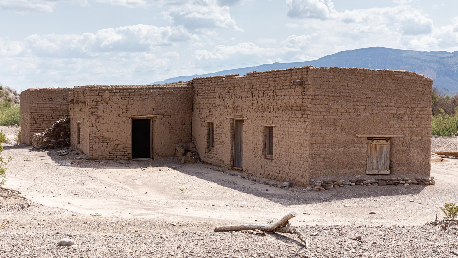 Adobe Structure with flat roof, Alvino House