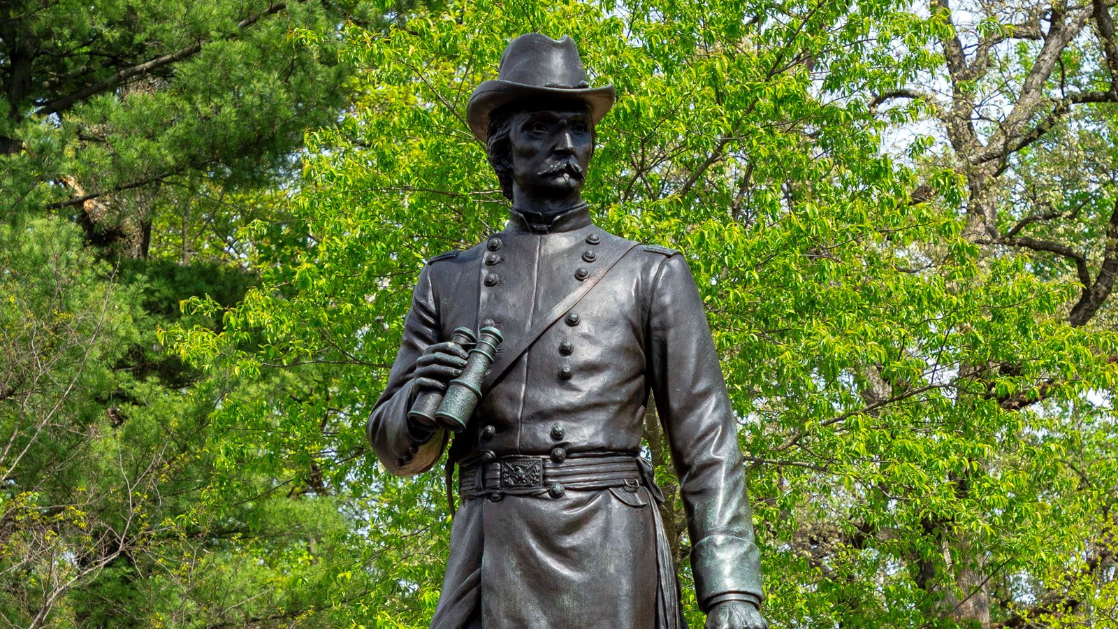 A large bronze statue of Union leader Warren on a large boulder. 