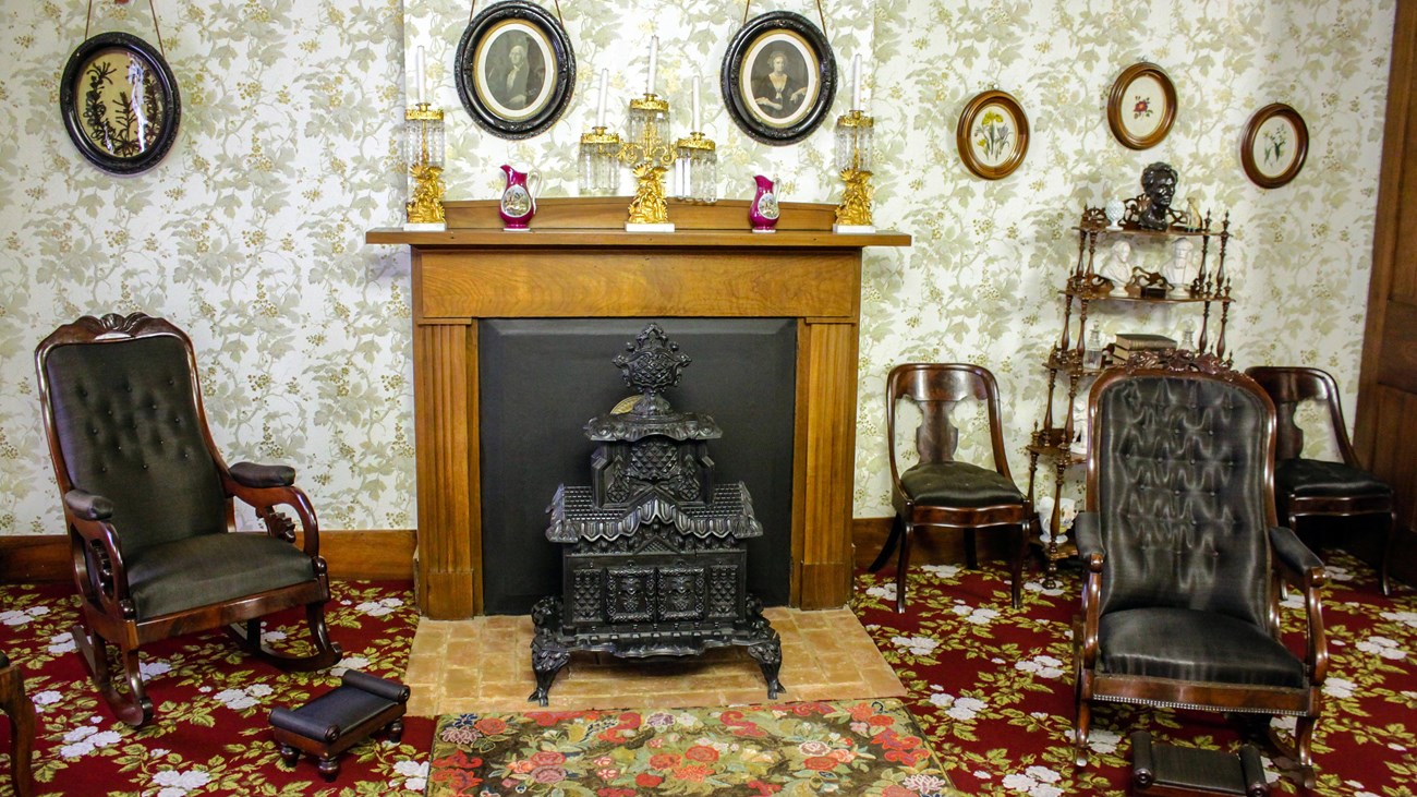 Lincoln Living Room Collection