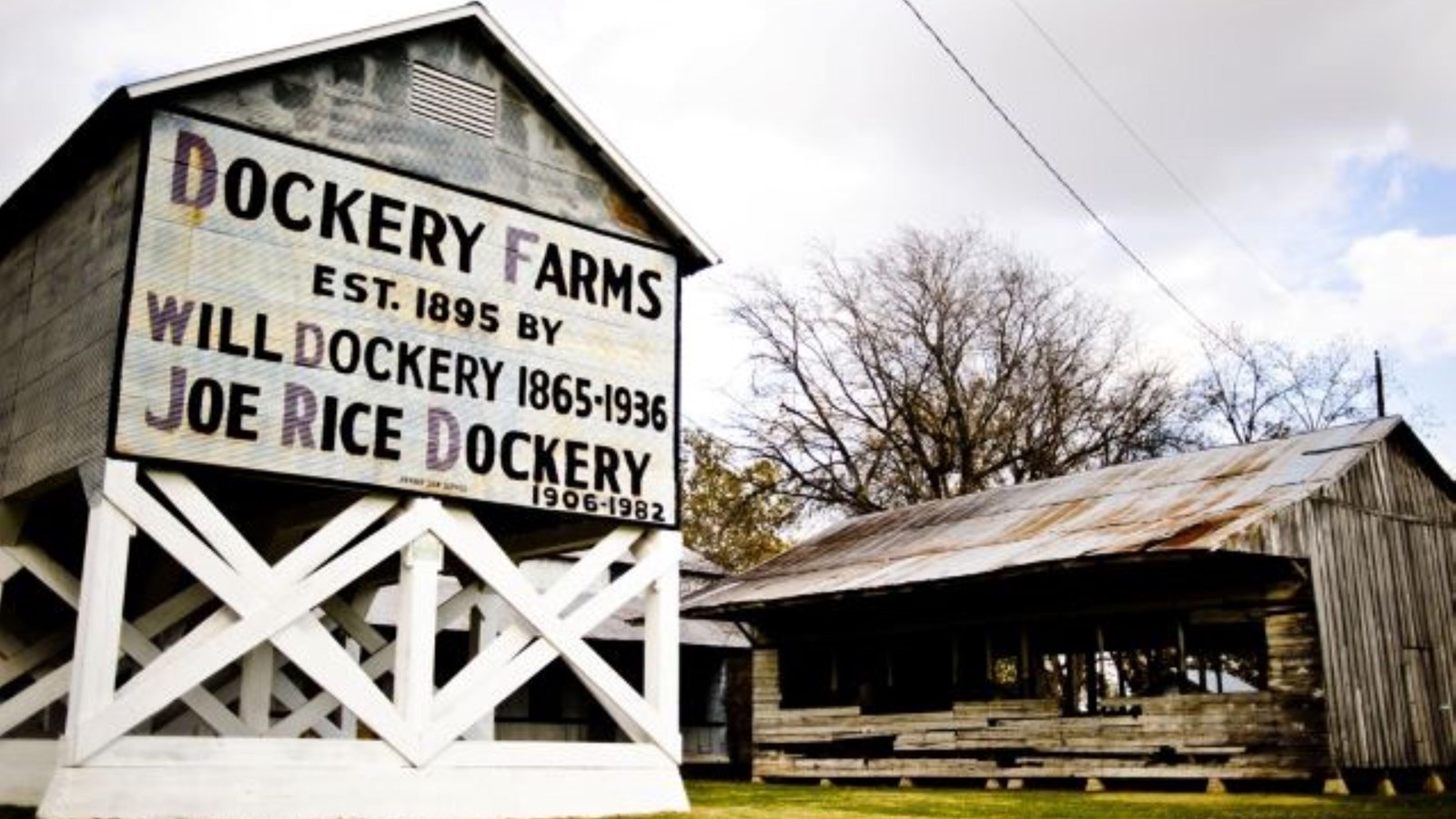 barn with sign for Dockery Farms 