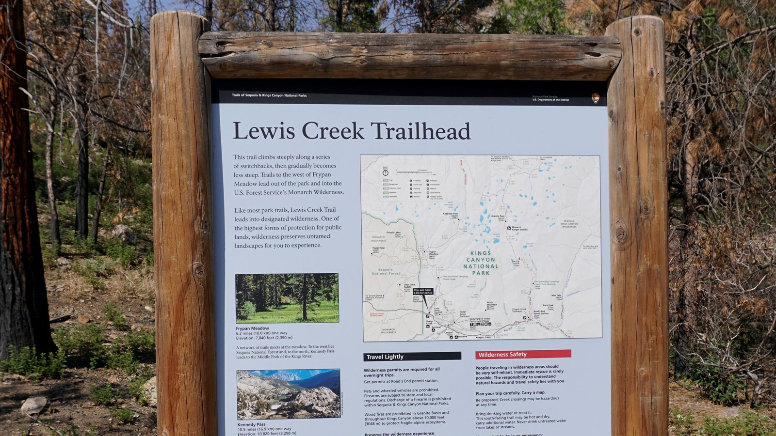 The map and trail info is on a blue trail sign.