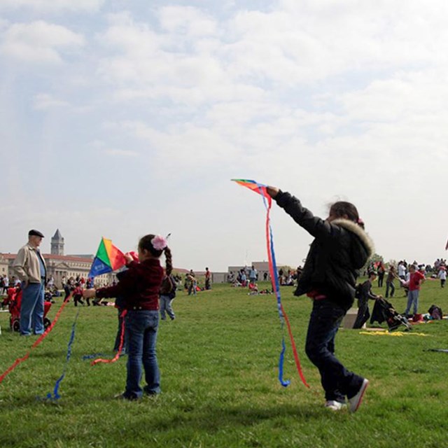 Photo of kids playing with kites on the National Mall in Washington DC
