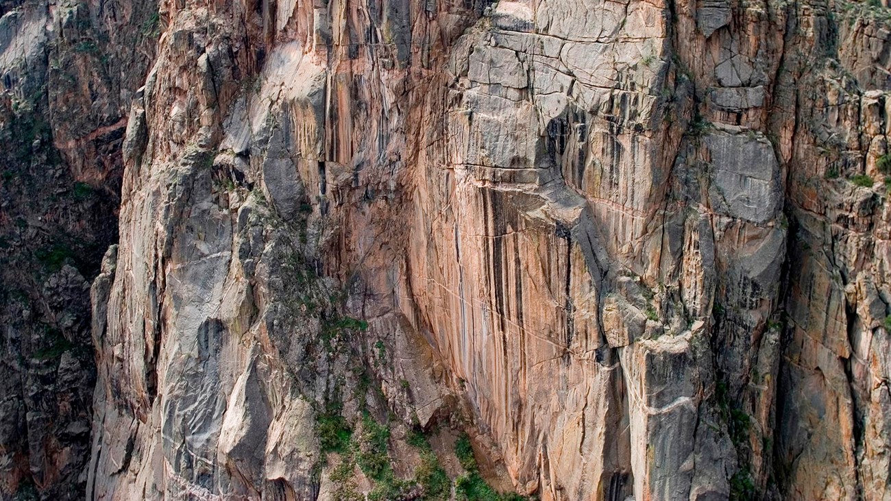 Tall canyon walls with brown and grey streaks