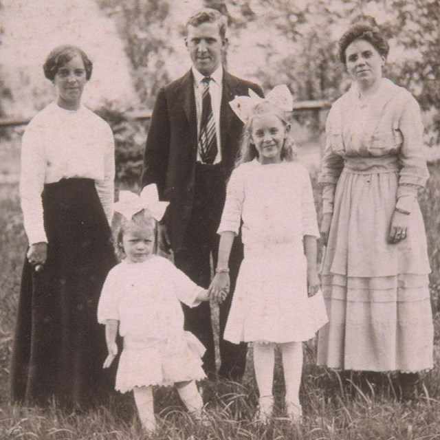 Image of a family of 5