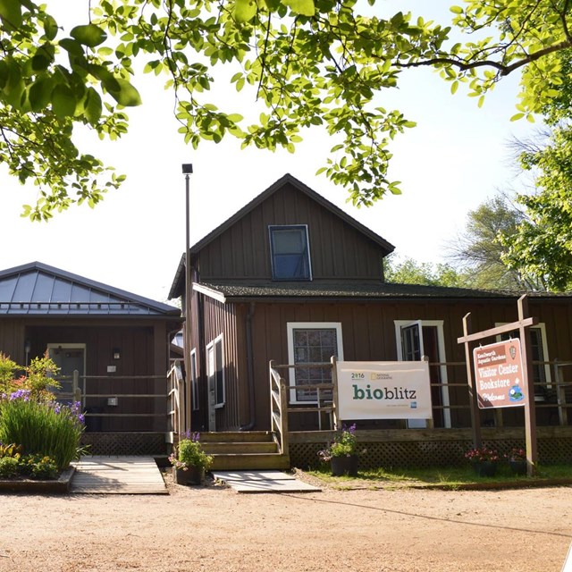 The front of the Kenilworth Aquatic Gardens Visitor Center.