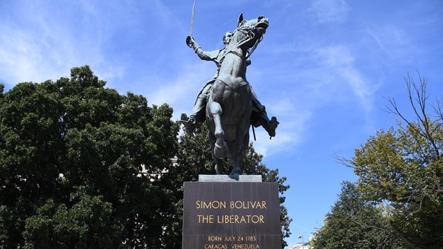 Front view of Simon Bolivar's statue and pedestal.