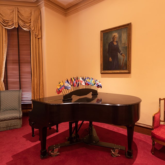 A grand piano in a large room