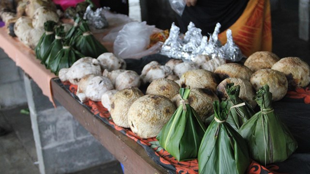 A variety of Samoan fresh vegetables on a market table.