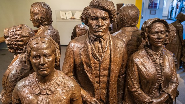 Statue of famous suffragists