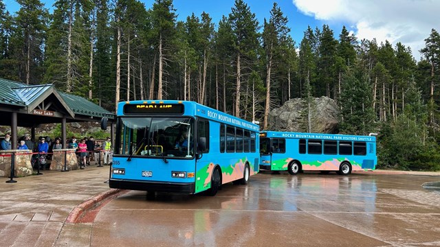 Two shuttle buses are picking up passengers at Bear Lake Trailhead.