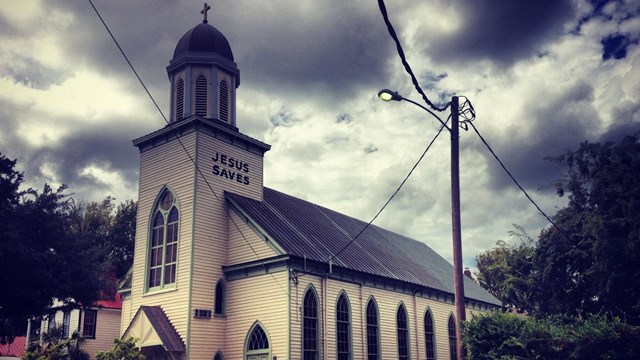 Photograph of Central Baptist Church on a cloudy day. 