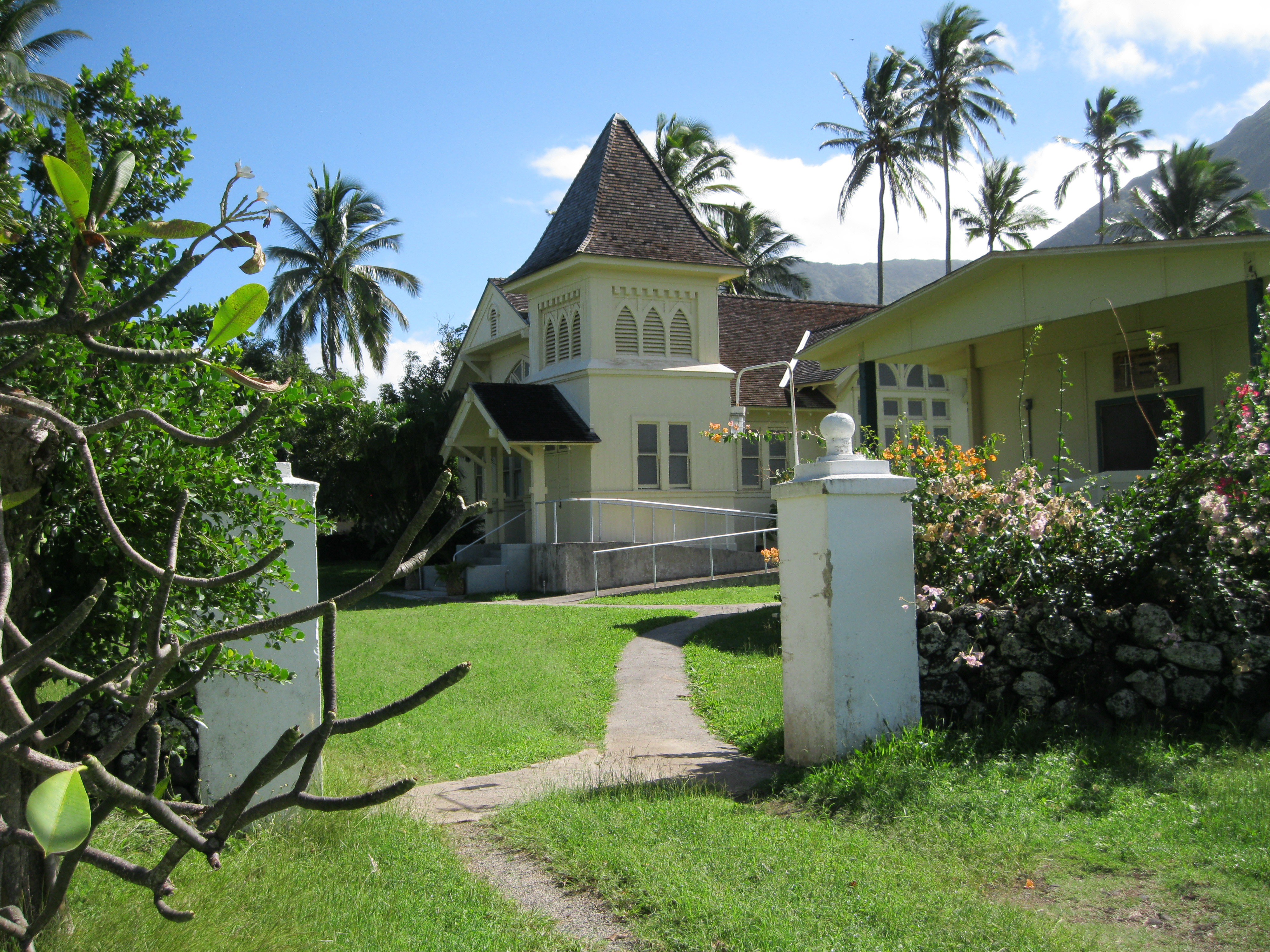 View of Kana'ana Hou Church through gates