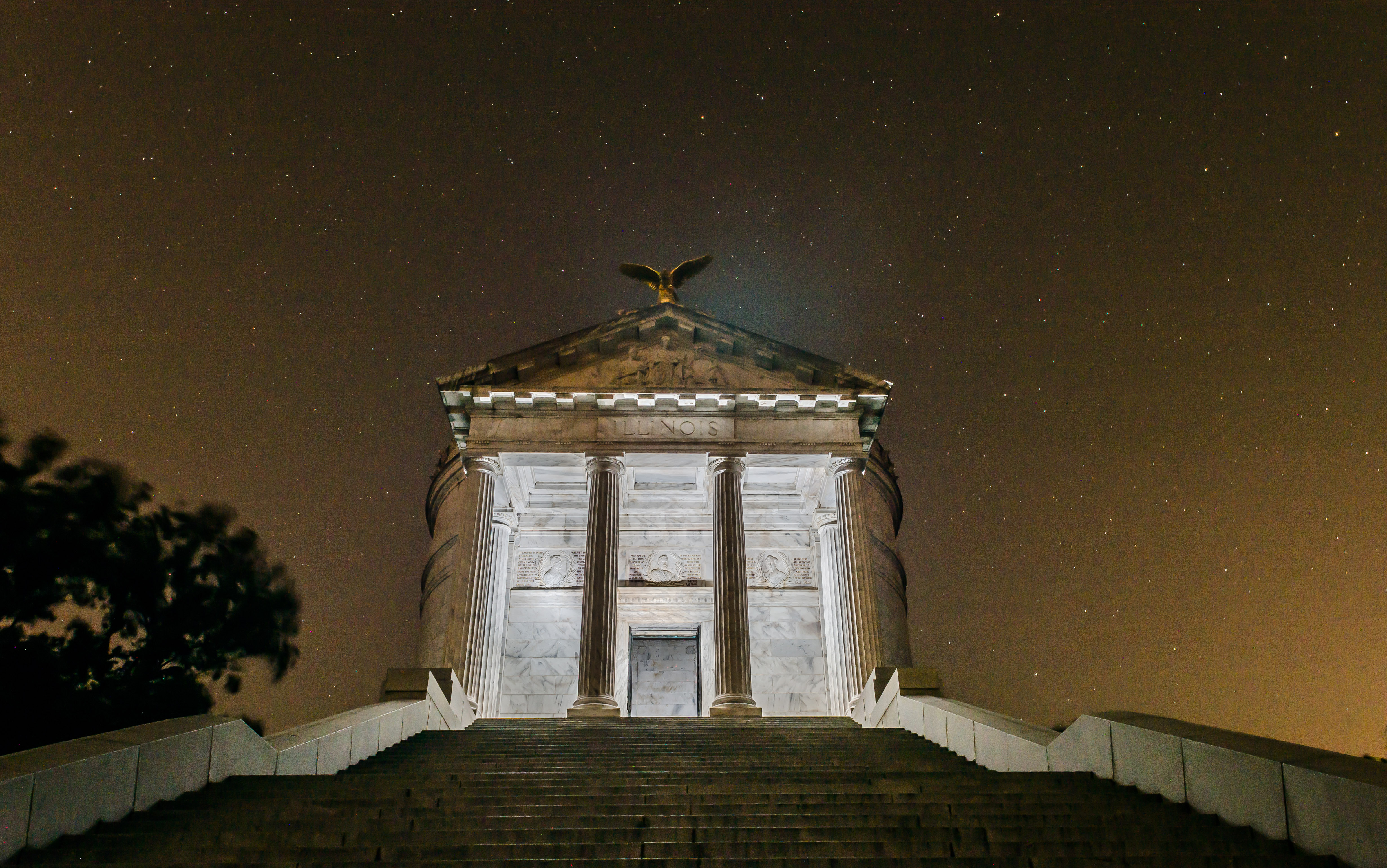 Stars behind the Illinois State Memorial