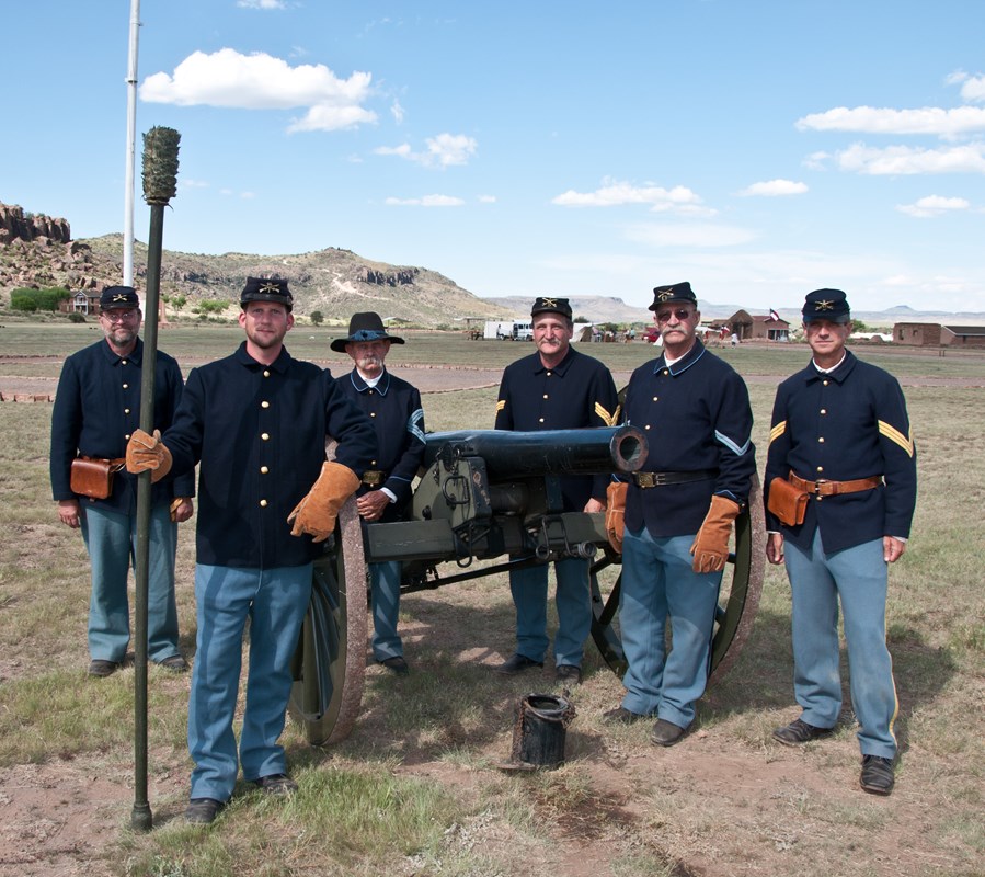 Artillery Crew stands at the ready 