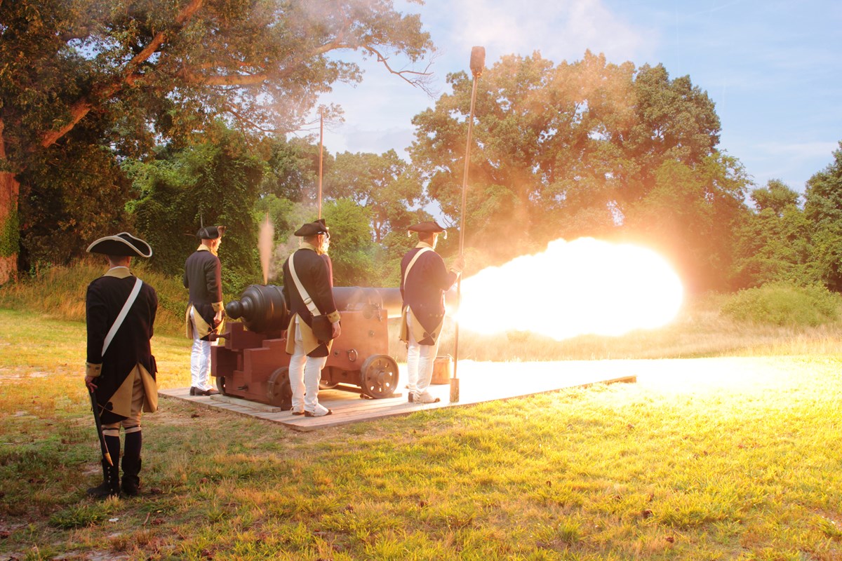 Lamb's Artillery Fire 18 pounder Cannon Yorktown Battlefield 