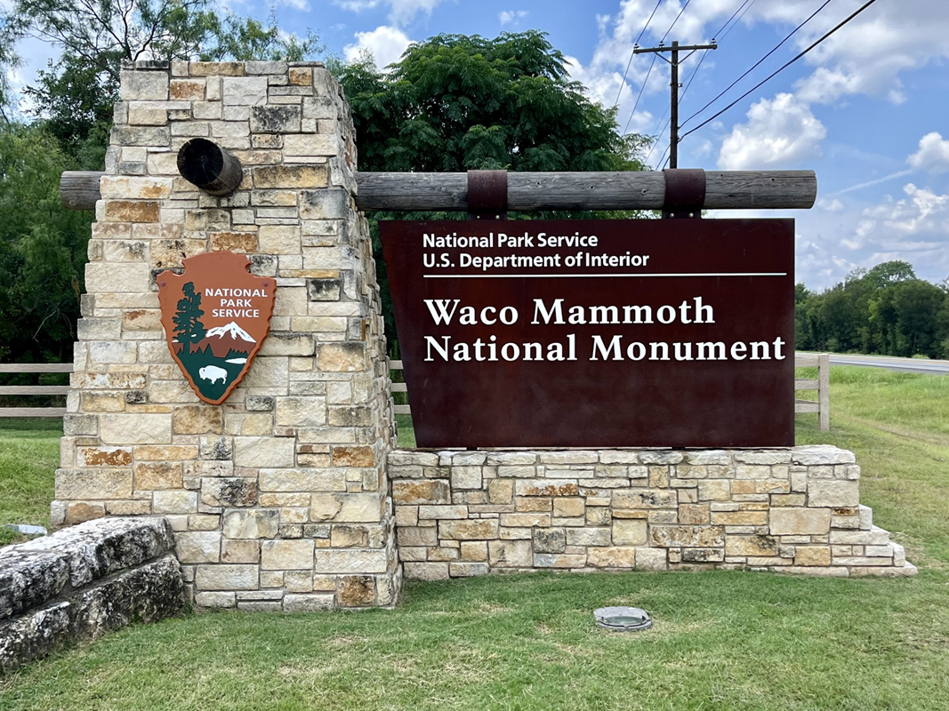 Entrance sign to Waco Mammoth.