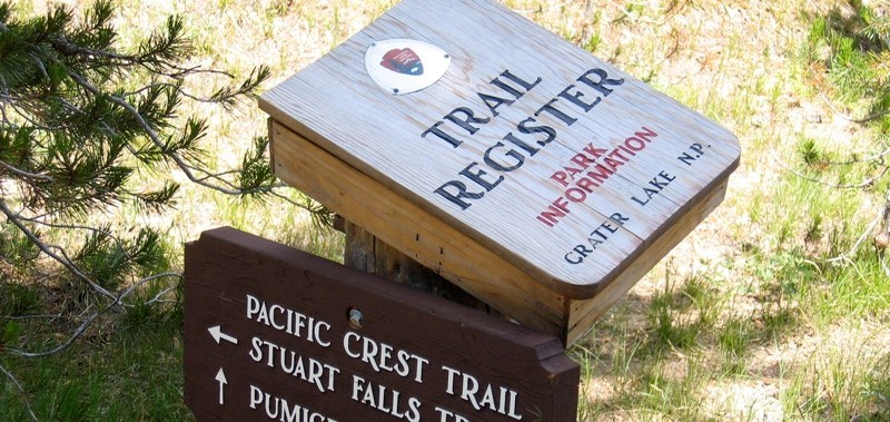 does the pacific crest trail allow dogs