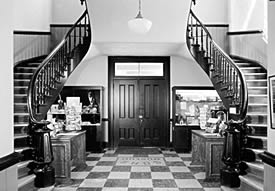This is an image of the first floor of the Courthouse, now used as the Jacksonville Museum. Photo: HABS collection, NPS.