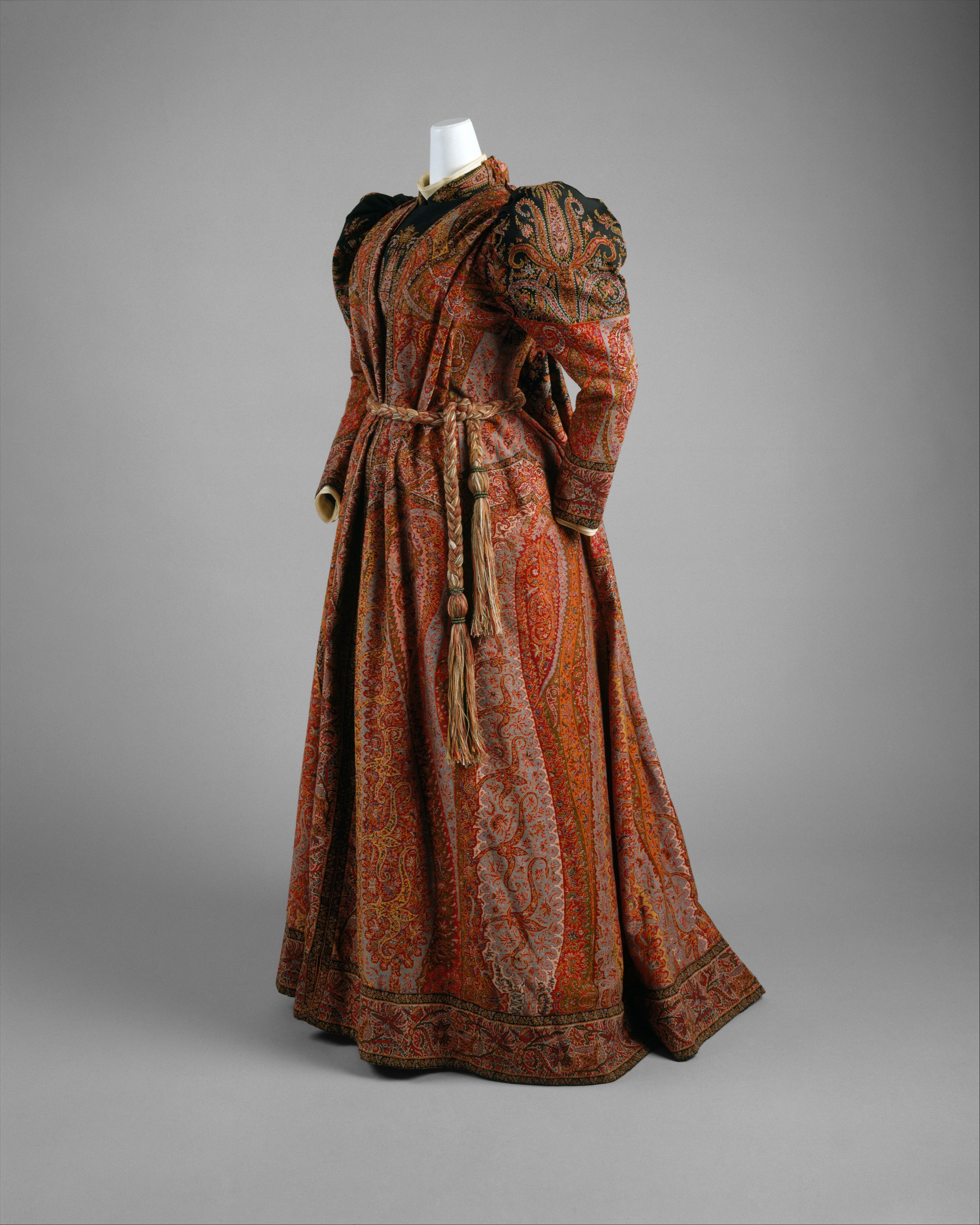 Dress dye analysis points to fast-moving fashion in 19th century, Research