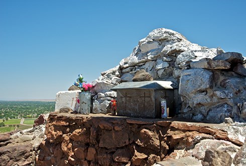 objects of spiritual and personal meaning at a masonry shrine atop of Tome Hill