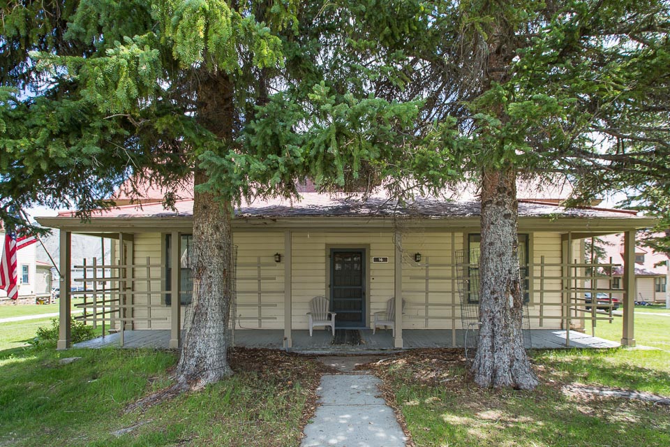 Photo of Park Administration and Headquarters Building.