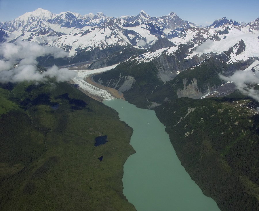 Image of Crillon Lake with mountains and glaciers