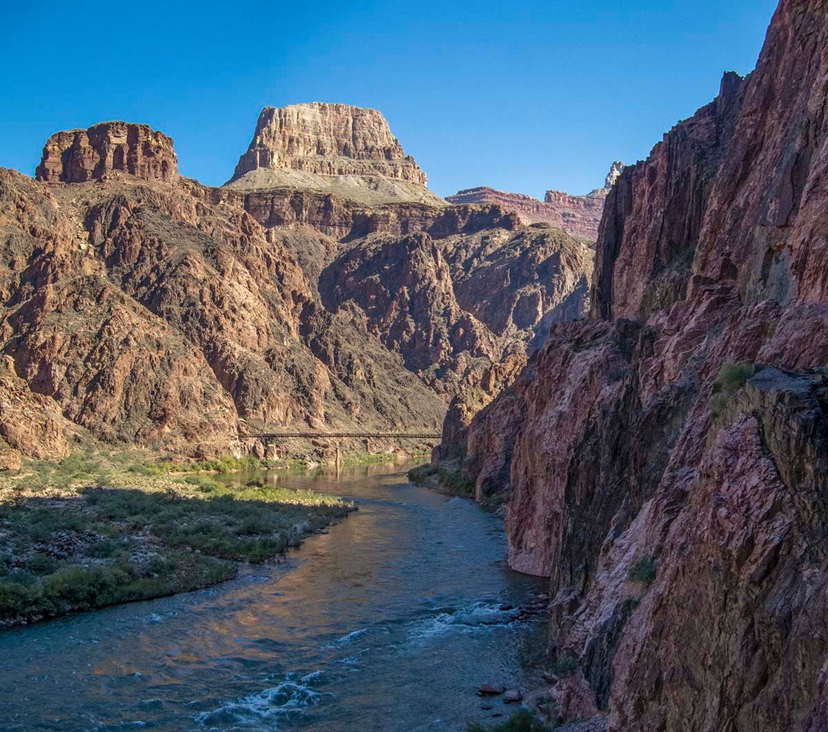 A sheer cliff marks the River Trail above the Colorado River