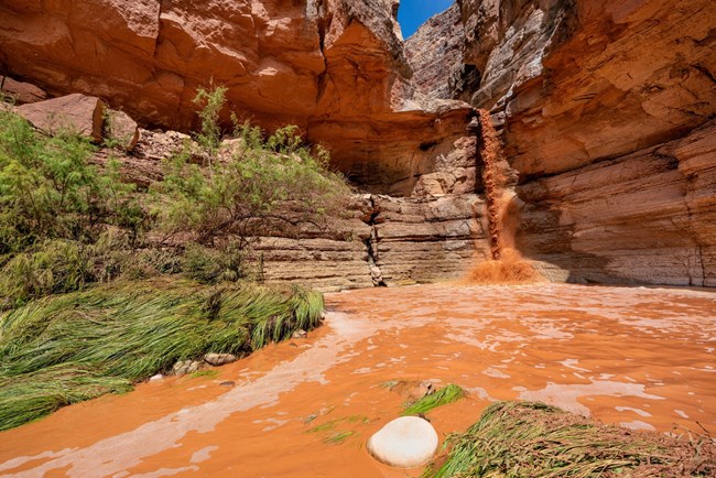 Tathatso Wash experiencing a flash flood in 2021